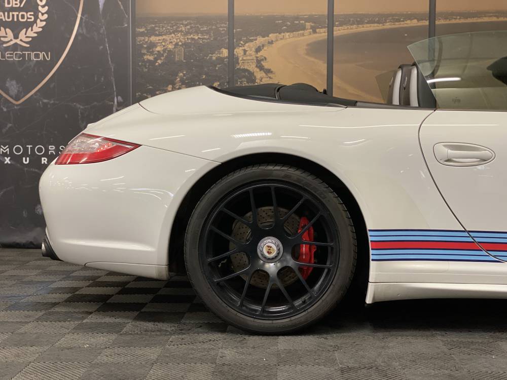 Porsche 911 CARRERA 4 GTS Cabriolet Martini 
